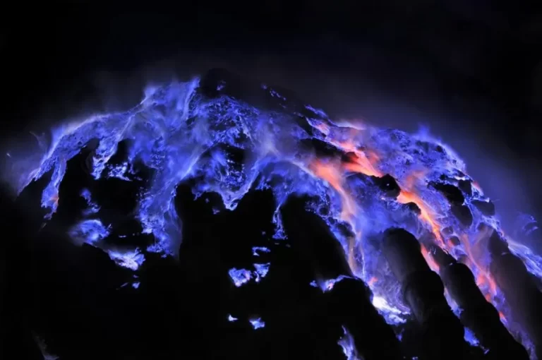 Kawah Ijen: por que o vulcão da Indonésia tem chamas azuis?
